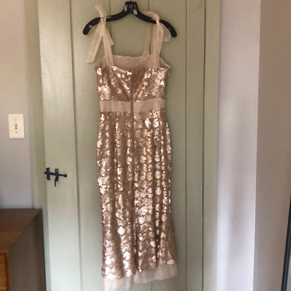 Dresss - Picture 3 of 7